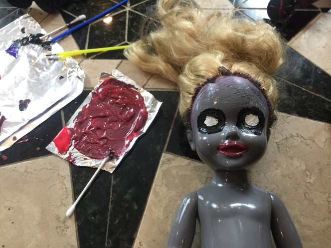 diy-halloween-decor-baby-zombie-graveyard-baby-eyes