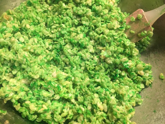 HalloweenSnacksFrankensteinRiceKrispieTreatsGreenRiceKrispies.JPG